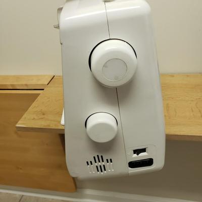 Singer Sewing Machine (L-KD)