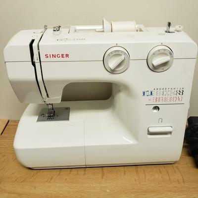 Singer Sewing Machine (L-KD)