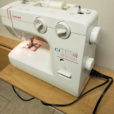 Singer Sewing Machine (L-KD)