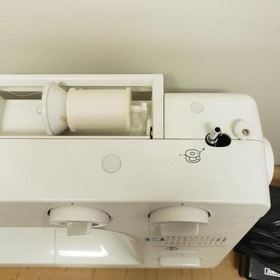 Singer Sewing Machine (L-KD)