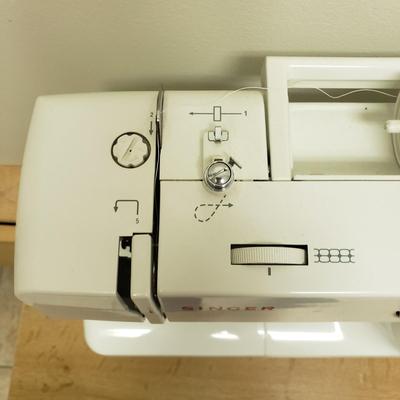 Singer Sewing Machine (L-KD)
