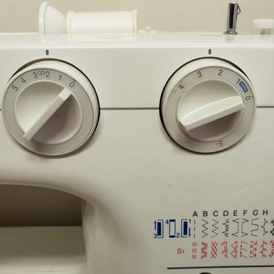 Singer Sewing Machine (L-KD)