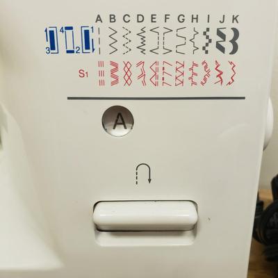 Singer Sewing Machine (L-KD)