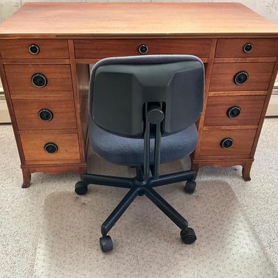 MCM Desk w/chair/mat 43x22