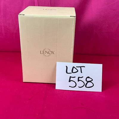 Lot B 558 Lenox Butterfly Meadow Pink Bud Vase NEW