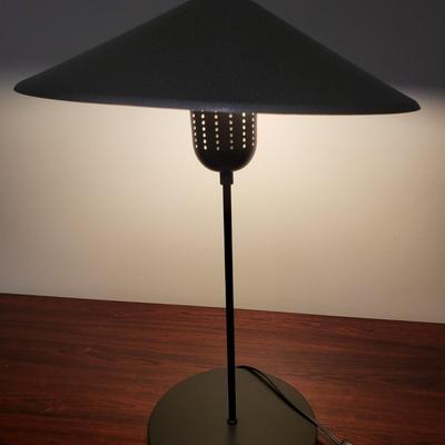Silver and Black Metal Table Lamp (L-KD)