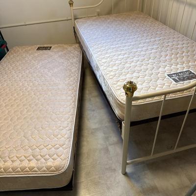 Day bed/trundle bed