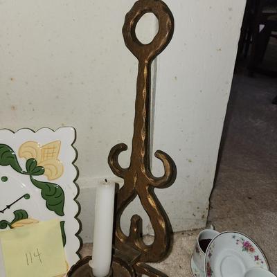 Metal wall sconce