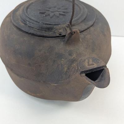 Antique Cast Iron Number 7 Kettle With Lid