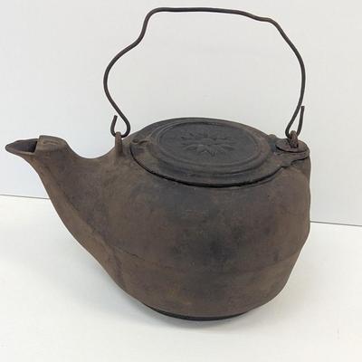 Antique Cast Iron Number 7 Kettle With Lid