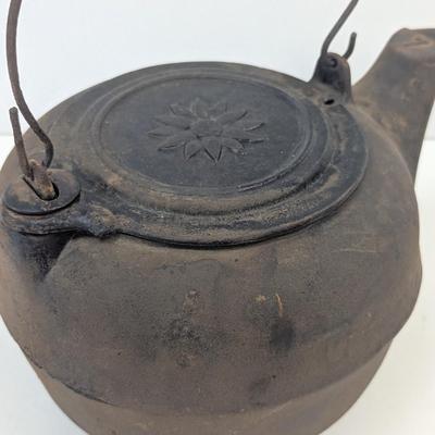 Antique Cast Iron Number 7 Kettle With Lid