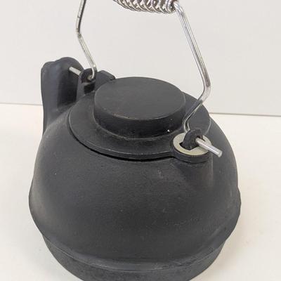 Vintage Cast Iron Kettle With Swivel Lid & Coil Handle
