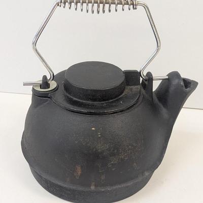 Vintage Cast Iron Kettle With Swivel Lid & Coil Handle