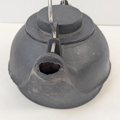 Vintage Cast Iron Kettle With Swivel Lid & Coil Handle