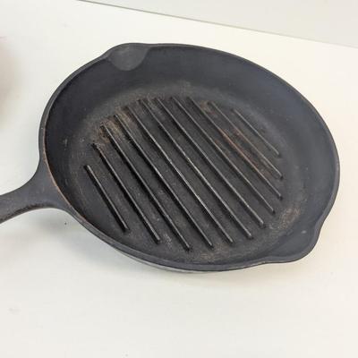 1 Is A Wagner Ware Sidney-O-Cast Iron Skillet Rib Grill & Unbranded Skillet