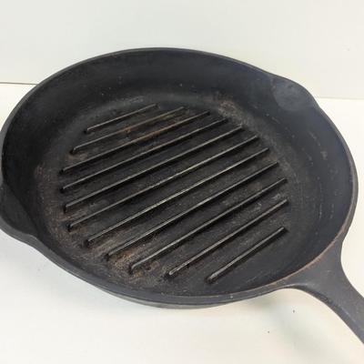 1 Is A Wagner Ware Sidney-O-Cast Iron Skillet Rib Grill & Unbranded Skillet