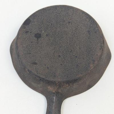 Collectible Cast Iron Pan Bowen Town & Country Furniture Co. W. Salem N.C. 3 3/4"