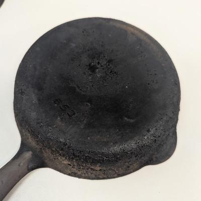 Collectible Cast Iron Pans Approx 8 1/2" & 6 1/2"