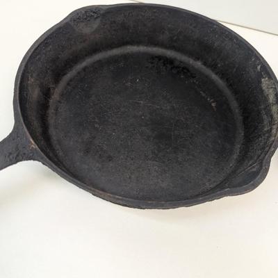 Collectible Cast Iron Pans Approx 8 1/2" & 6 1/2"