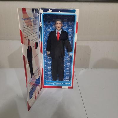 Sale Photo Thumbnail #49: 2003 President William J. Clinton  Talking Action Figure doll TOY PRESIDENTS 

New original box.