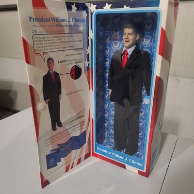 Sale Photo Thumbnail #50: 2003 President William J. Clinton  Talking Action Figure doll TOY PRESIDENTS 

New original box.