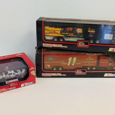 Racing Champions Die-Cast Transporters & Hooters Pit Stop Crew