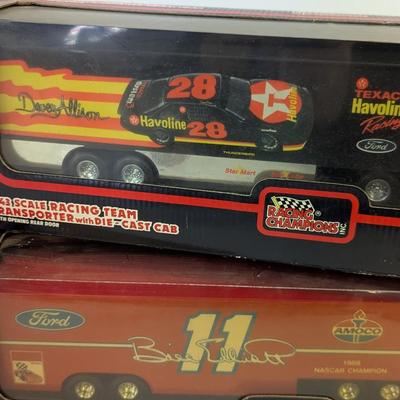 Racing Champions Die-Cast Transporters & Hooters Pit Stop Crew