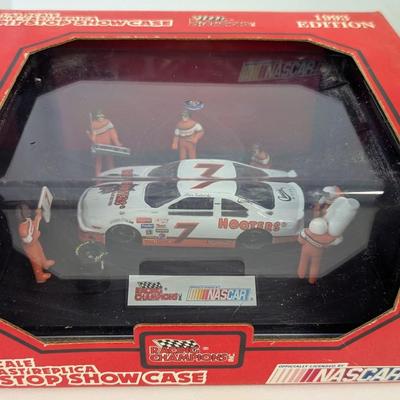 Racing Champions Die-Cast Transporters & Hooters Pit Stop Crew