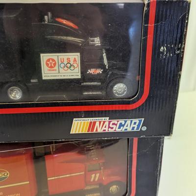 Racing Champions Die-Cast Transporters & Hooters Pit Stop Crew