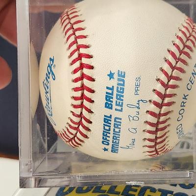 Buddy Bell OMLB Signed Autographed Baseball In Collectors Case