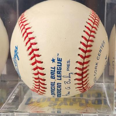 Jacque Jones Twins OMLB Signed Autographed Baseball In Collectors Case