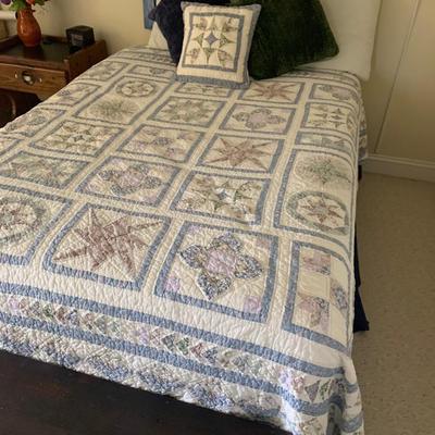 Quilt Bed Spread & Matching Pillow