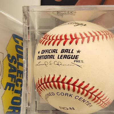 Livian Hernandez Giants OMLB Signed Autographed Baseball In Collectors Case