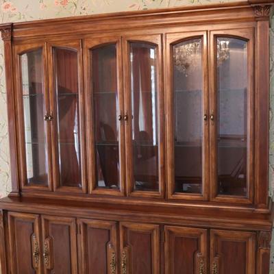 Beautiful Solid Wood China Cabinet