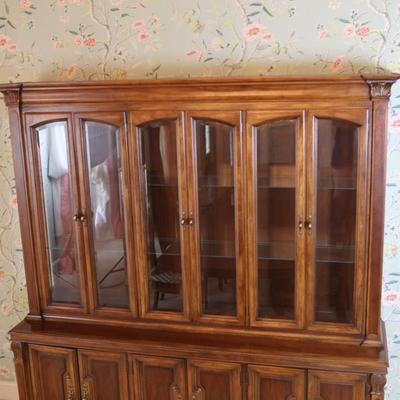 Beautiful Solid Wood China Cabinet
