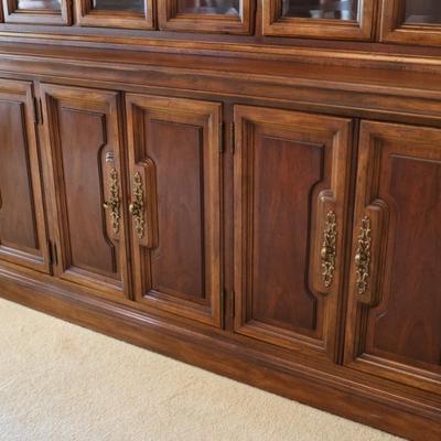 Beautiful Solid Wood China Cabinet