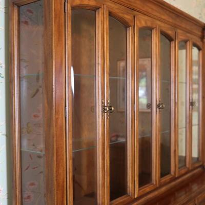 Beautiful Solid Wood China Cabinet