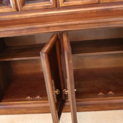 Beautiful Solid Wood China Cabinet