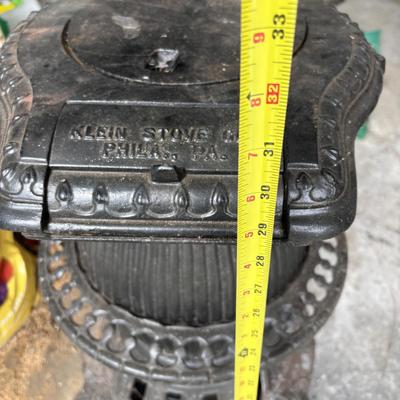 LOT 29: Klein Strove Co., Phila., PA Cast Iron Pot Belly Stove