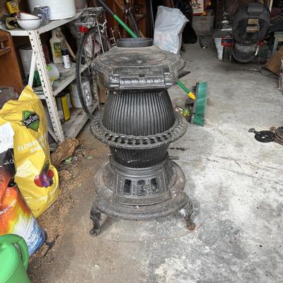 LOT 29: Klein Strove Co., Phila., PA Cast Iron Pot Belly Stove