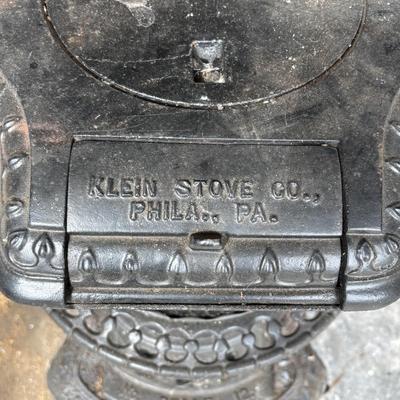 LOT 29: Klein Strove Co., Phila., PA Cast Iron Pot Belly Stove