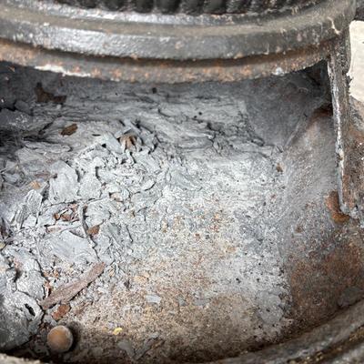 LOT 29: Klein Strove Co., Phila., PA Cast Iron Pot Belly Stove
