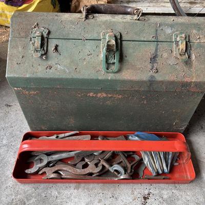 LOT 30: Tools Box & Tools
