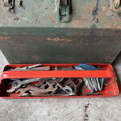 LOT 30: Tools Box & Tools
