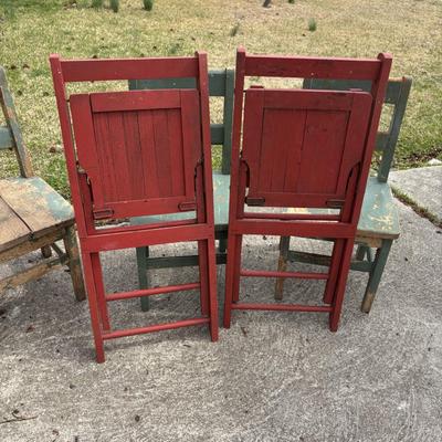 LOT 32: Vintage Readsboro Chair Co. Children's Chairs (4 Green) & Red 2 Red Childs Folding Chairs - Ready for Upcycling