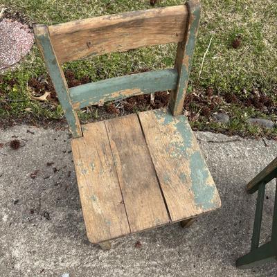 LOT 32: Vintage Readsboro Chair Co. Children's Chairs (4 Green) & Red 2 Red Childs Folding Chairs - Ready for Upcycling