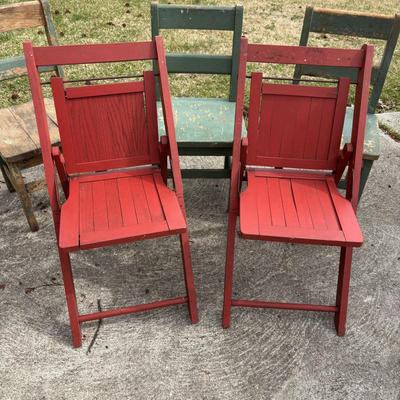 LOT 32: Vintage Readsboro Chair Co. Children's Chairs (4 Green) & Red 2 Red Childs Folding Chairs - Ready for Upcycling