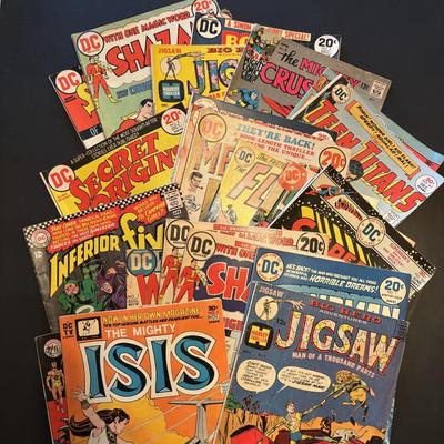 LOT 62 Marvel, DC & More Comic Book Collection: Sandman, Shazam, Flash & many others