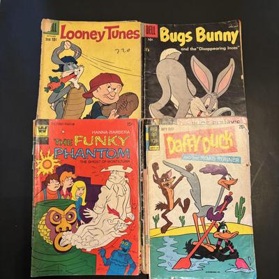 LOT 65: Comic Book Collection: Looney Tunes, Ritchie Rich, Woody Woodpecker, Popeye and More