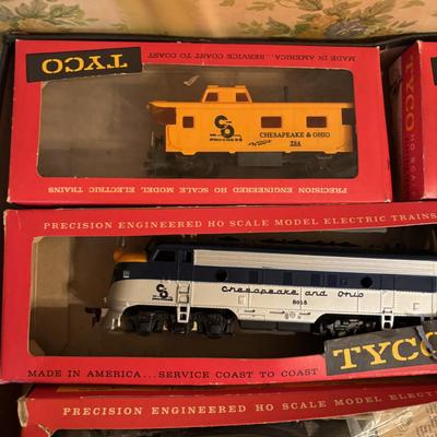 LOT 75: KF Industries Power Pack & Tyco HO Train Set Manufactured by Mantua Metal Products, Woodbury Heights, NJ